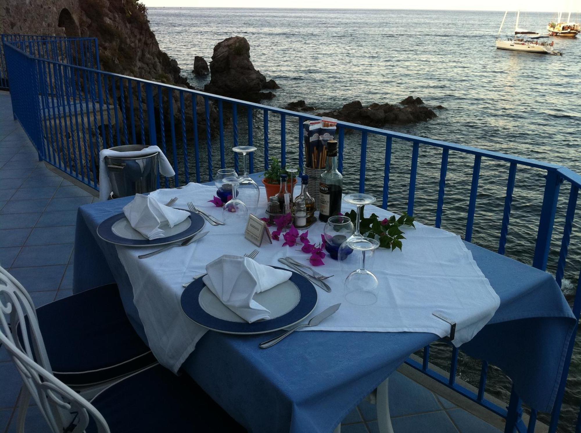 Hotel Rocce Azzurre Lipari  Extérieur photo