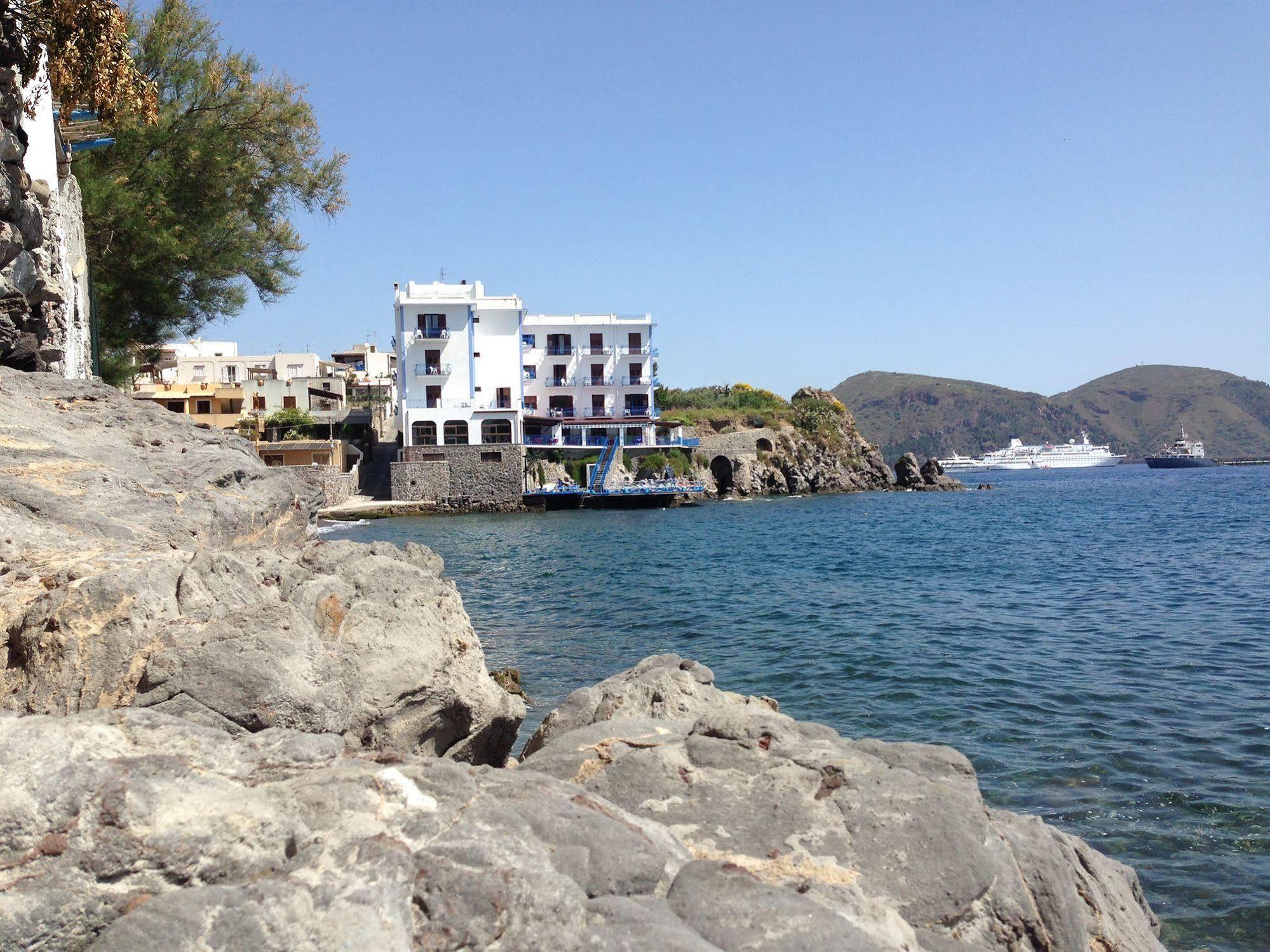 Hotel Rocce Azzurre Lipari  Extérieur photo