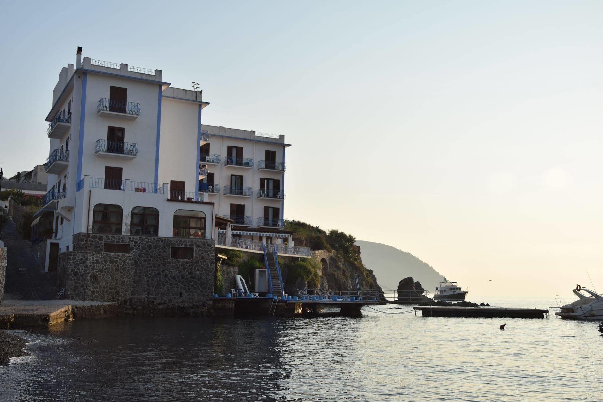 Hotel Rocce Azzurre Lipari  Extérieur photo