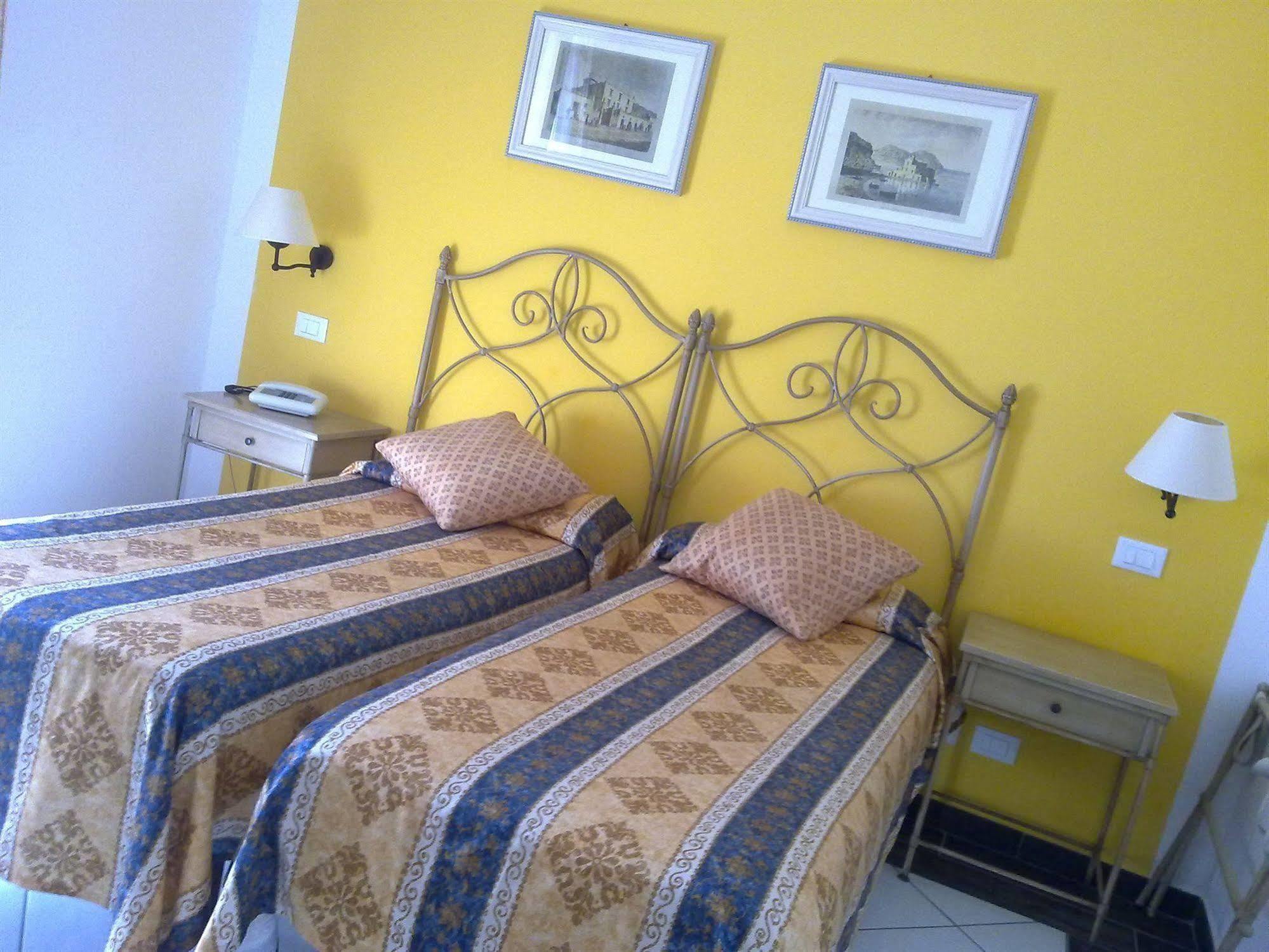 Hotel Rocce Azzurre Lipari  Extérieur photo