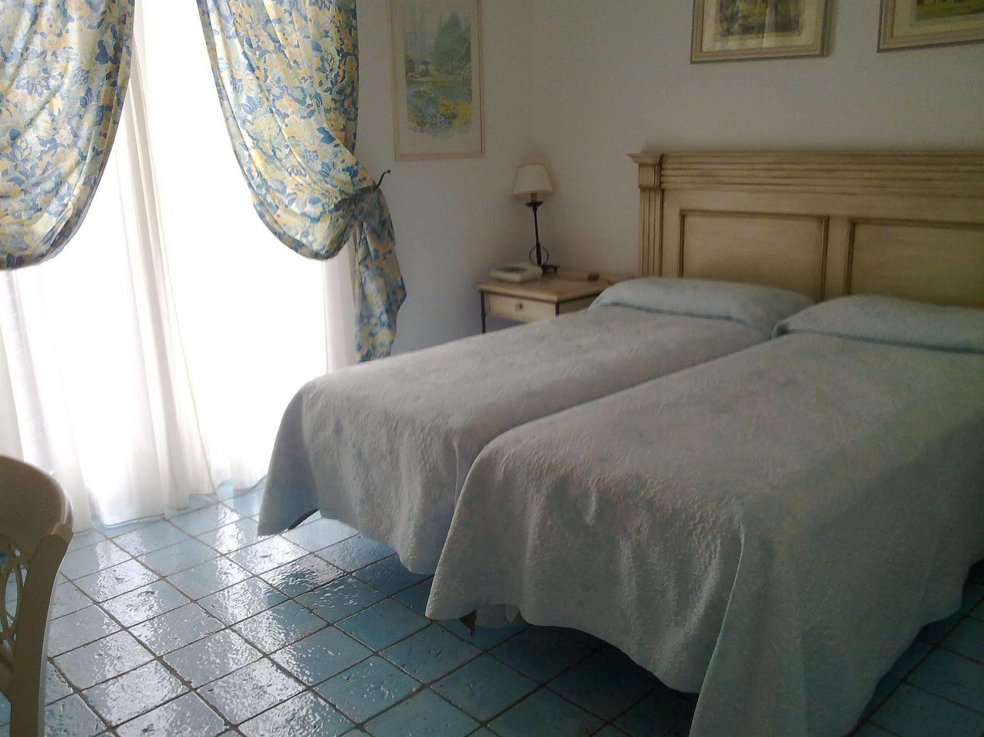 Hotel Rocce Azzurre Lipari  Extérieur photo