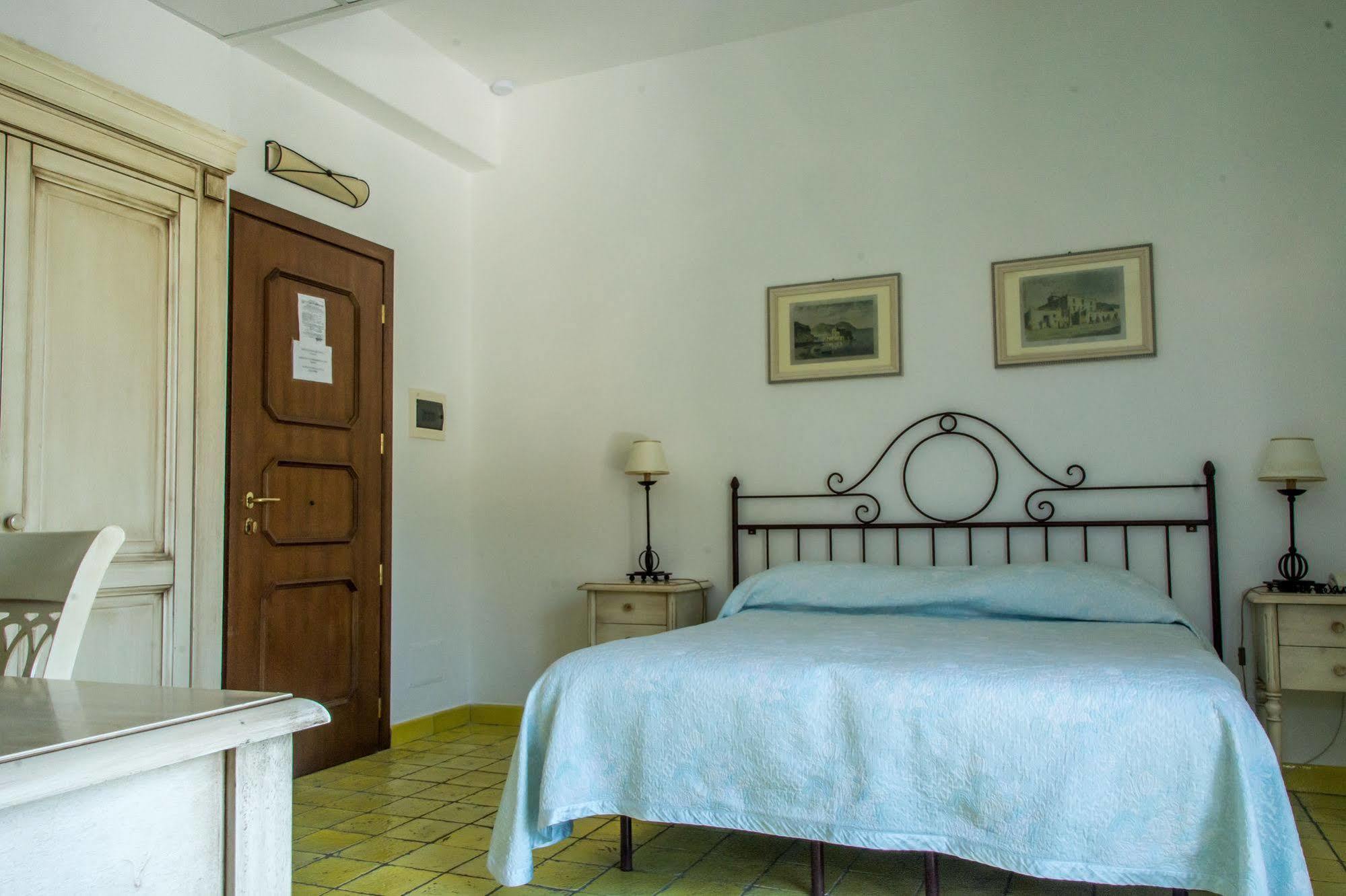Hotel Rocce Azzurre Lipari  Extérieur photo
