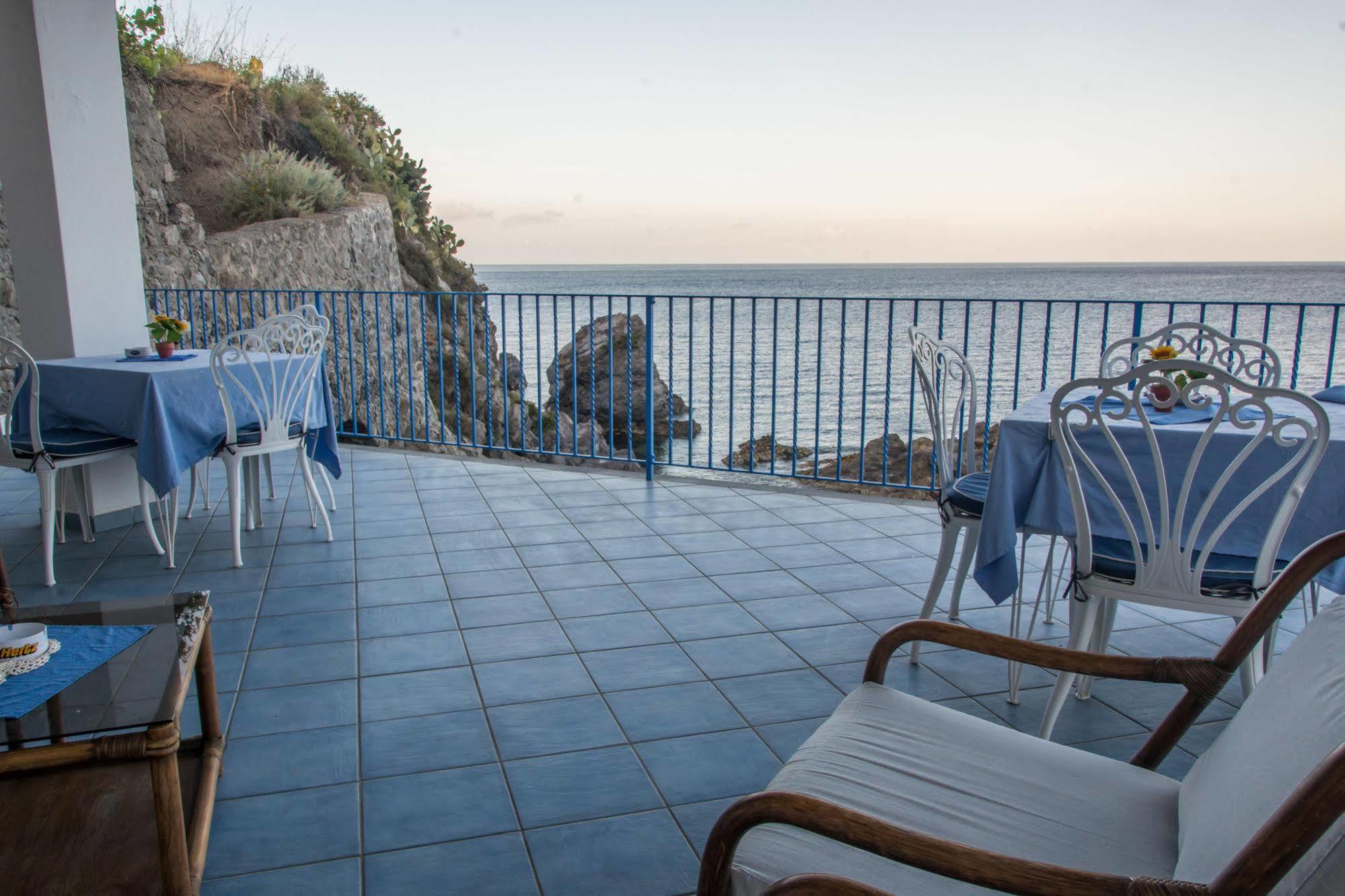 Hotel Rocce Azzurre Lipari  Extérieur photo