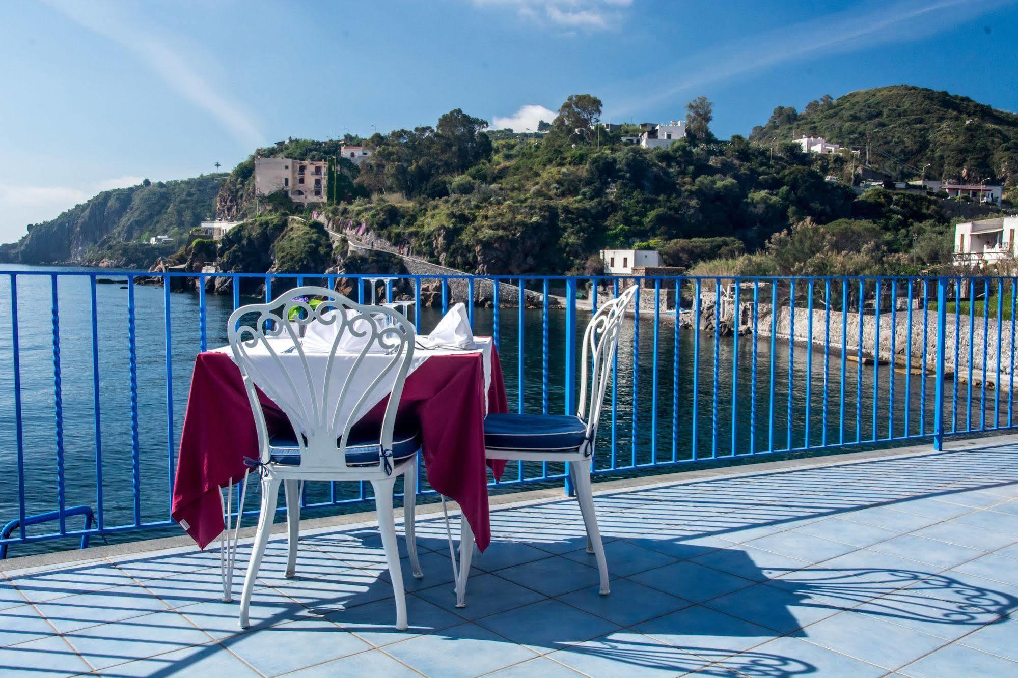 Hotel Rocce Azzurre Lipari  Extérieur photo